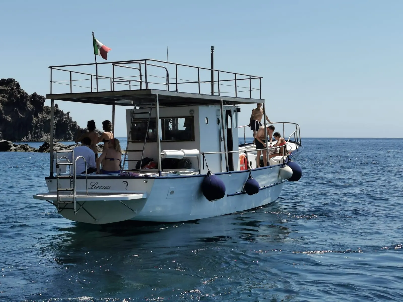 Giro in barca a Pantelleria con soste bagno e pranzo a bordo