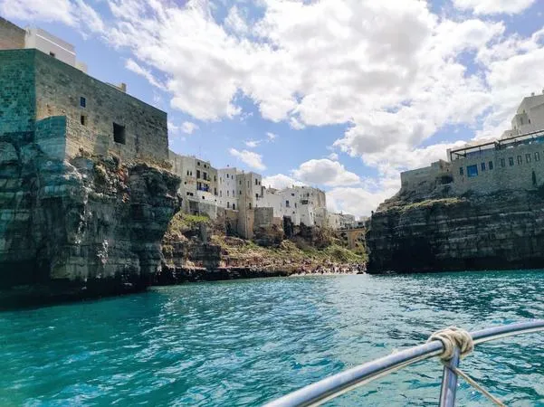 Gita in barca in condivisione alle grotte marine di Polignano a Mare da Monopoli