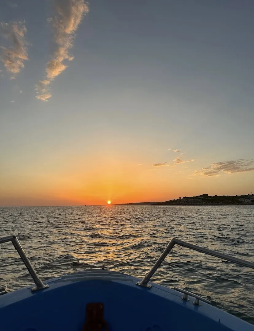 Escursione in barca di 3 ore con tour alle grotte di Leuca e soste bagno