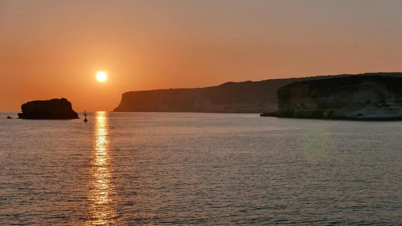 Gita in barca al tramonto con cena e avvistamento delfini a Lampedusa