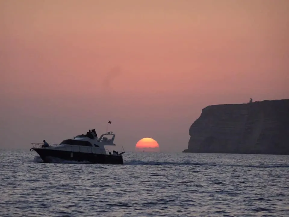 Gita in barca al tramonto con cena e avvistamento delfini a Lampedusa