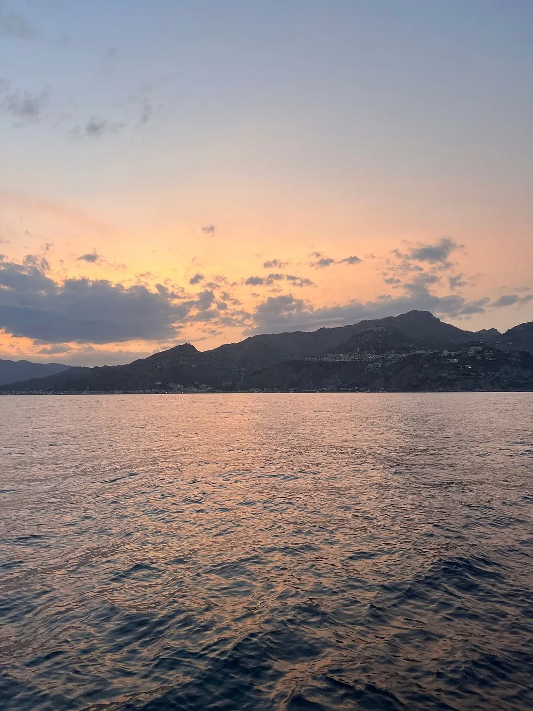 Ricerca delfini con apericena a bordo e sosta bagno da Giardini Naxos
