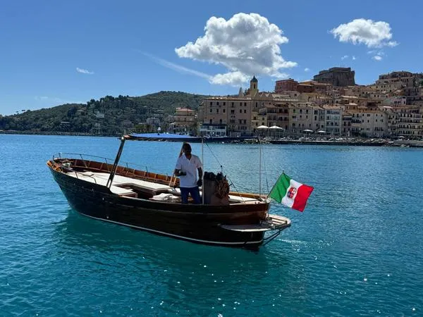 Escursione in gozzo privato di 3 ore da Porto Santo Stefano