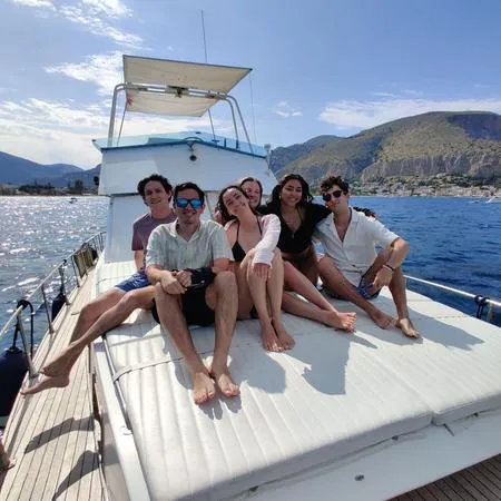 Gita in barca di mezza giornata tra Mondello e Capo Gallo