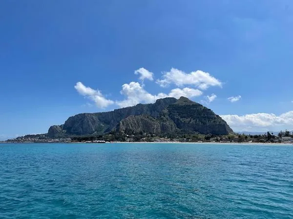 Gita in barca di mezza giornata tra Mondello e Capo Gallo