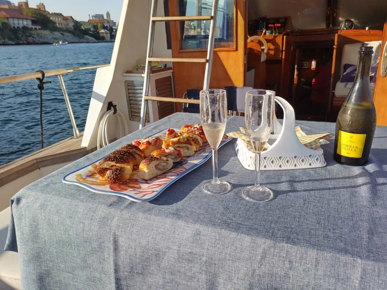 Gita in barca al tramonto con aperitivo da Palermo