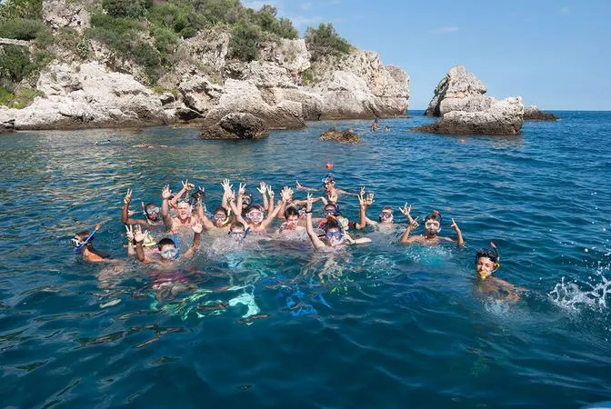 Snorkeling nella riserva naturale dell'Isola Bella a Taormina