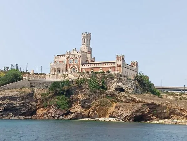 Mattinata in barca lungo la costa di Marzamemi da Avola