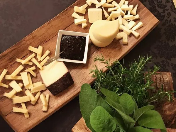 Visita alla cantina Corte Borghetti con degustazione vini, salumi e formaggi