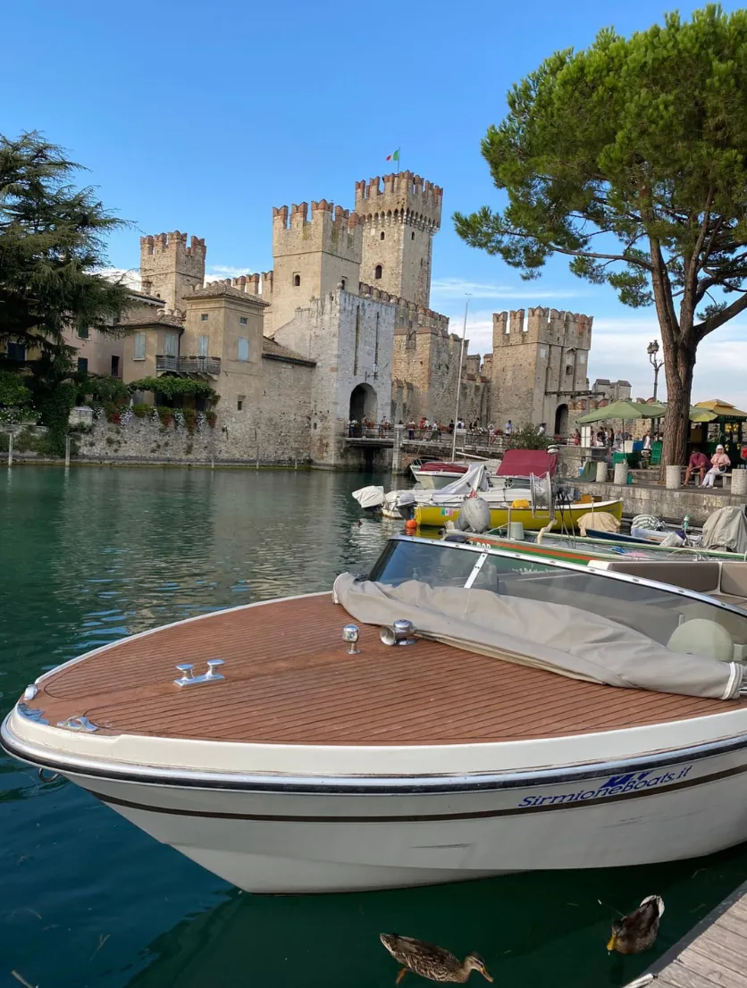 Giro in barca completo della Penisola di Sirmione sul Lago di Garda