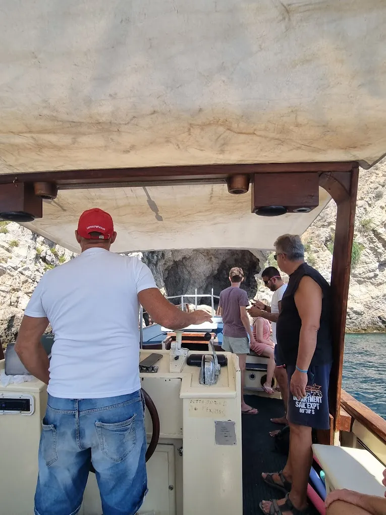 Gita in gozzo nella Baia di Taormina da Giardini di Naxos con aperitivo