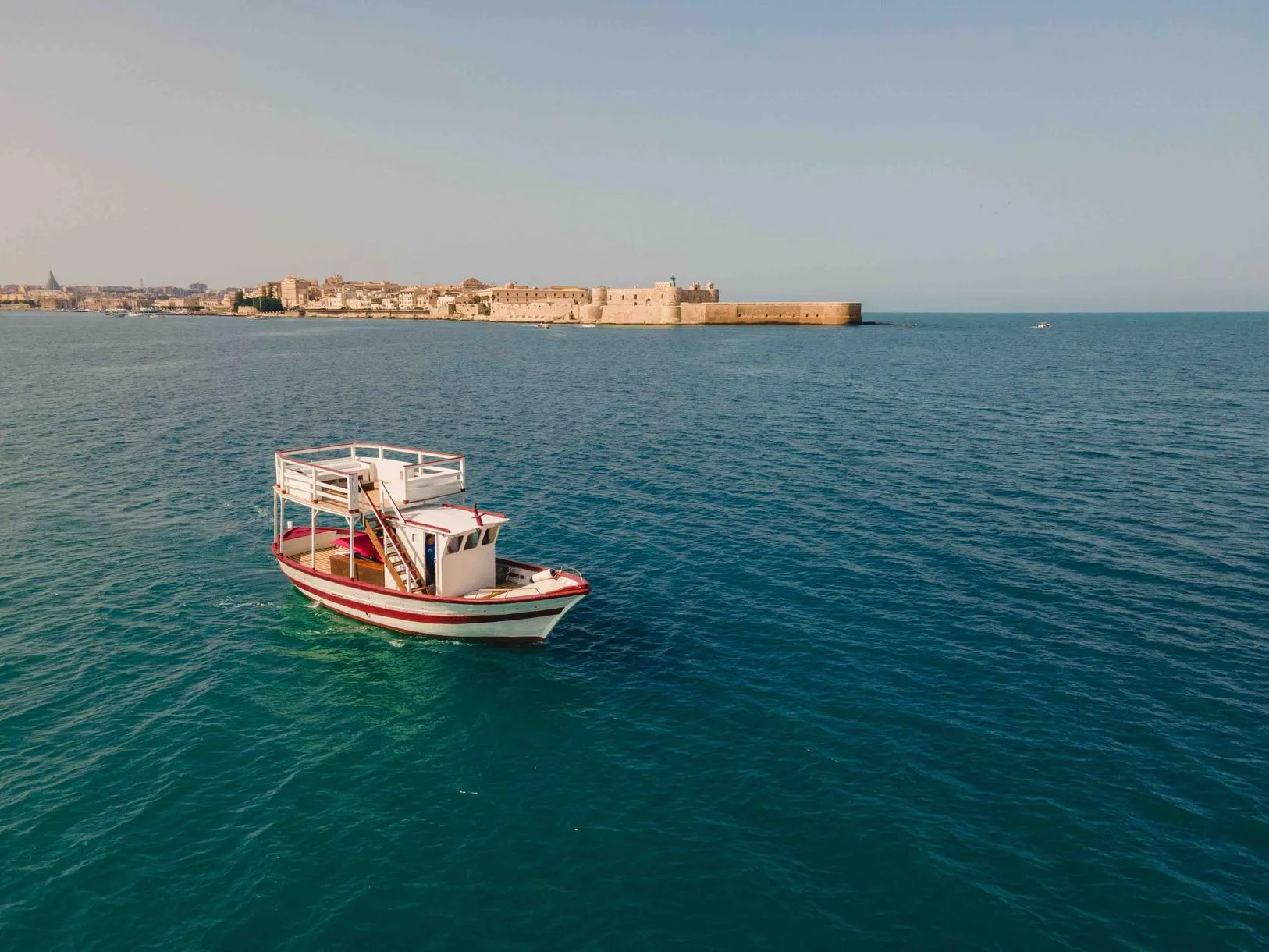Escursione in barca al tramonto con aperitivo all'Isola di Ortigia