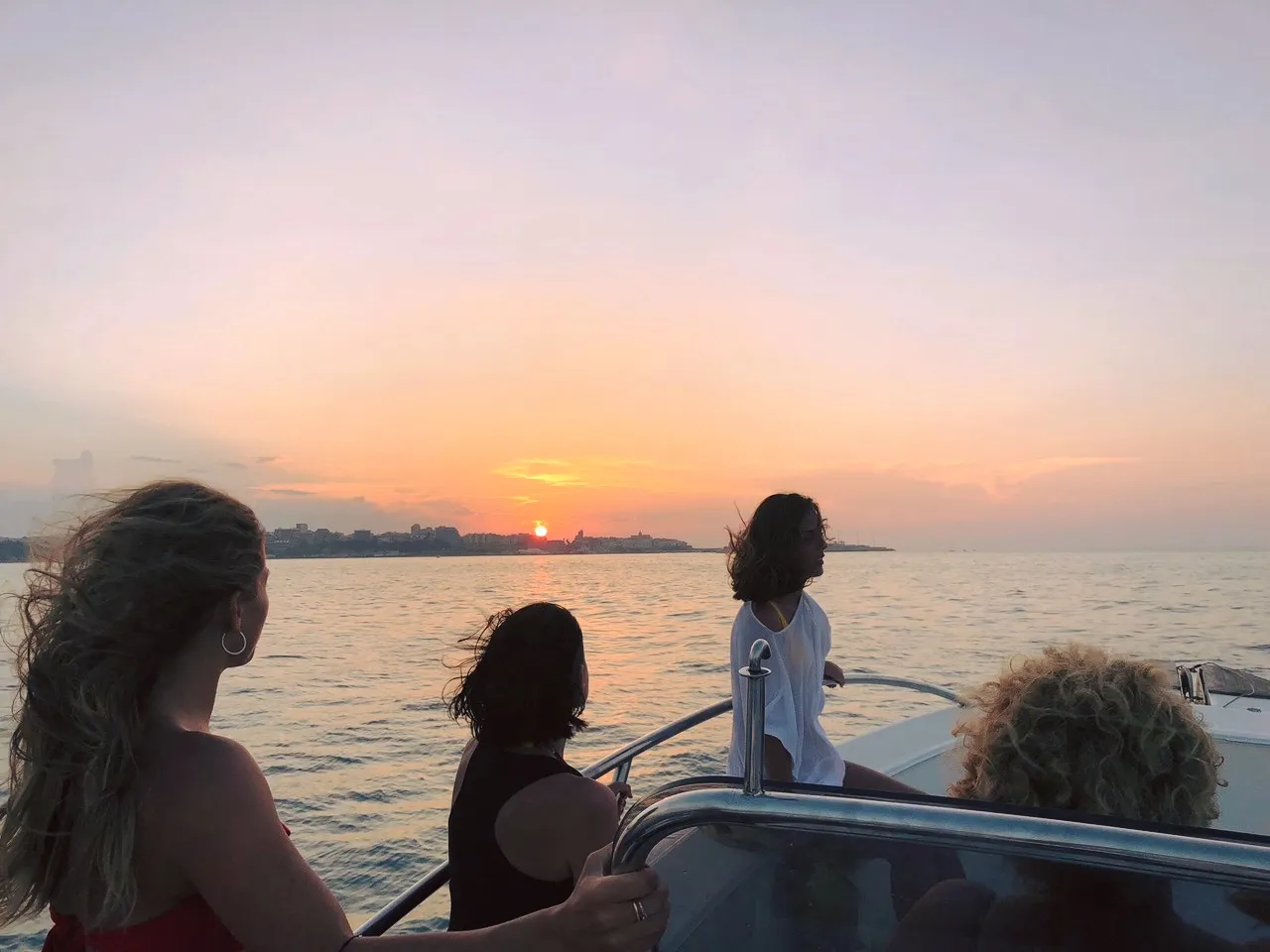 Tour in barca con aperitivo e cena a bordo lungo la Costa dei Trabocchi