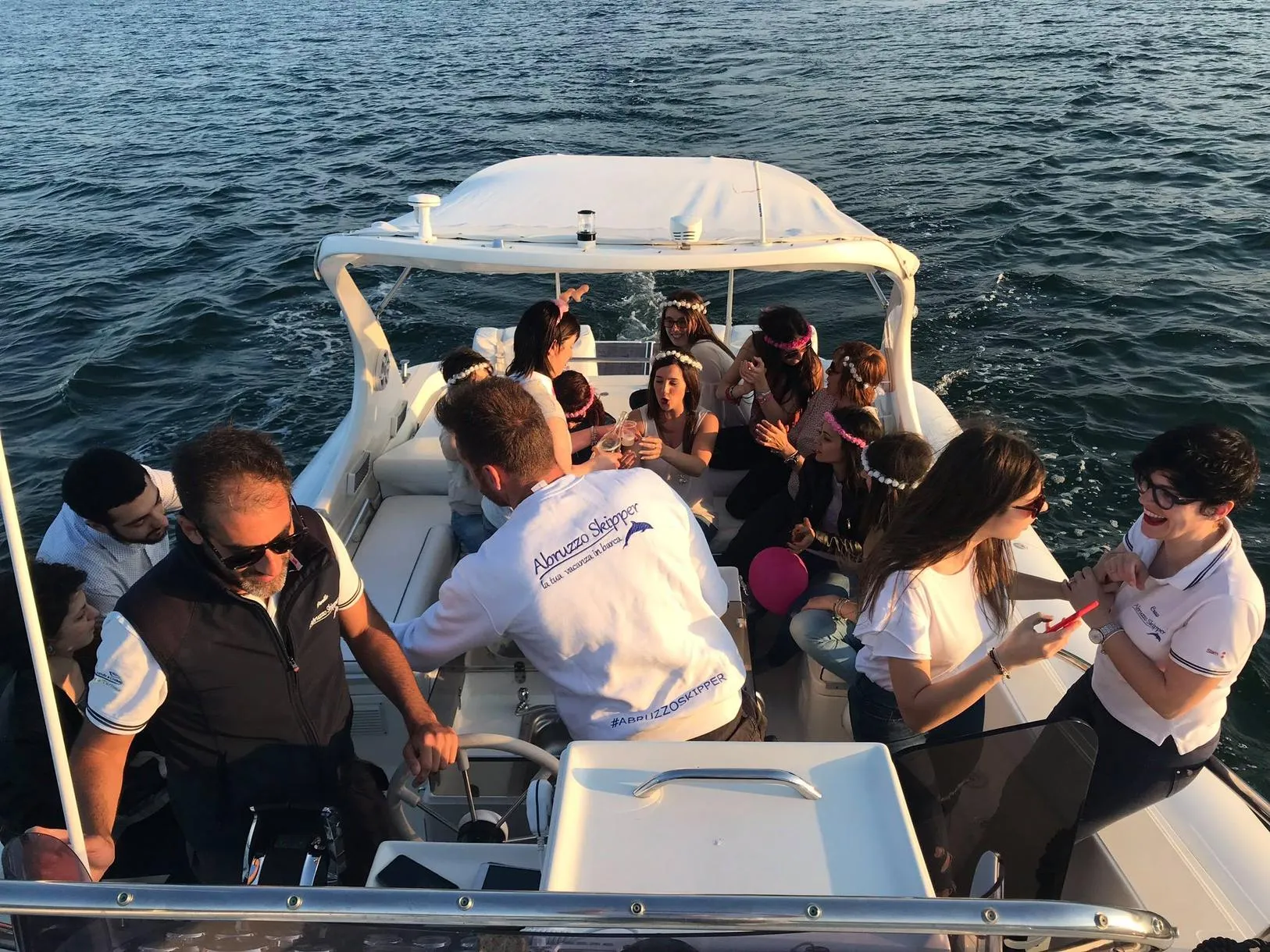 Tour in barca con aperitivo e cena a bordo lungo la Costa dei Trabocchi