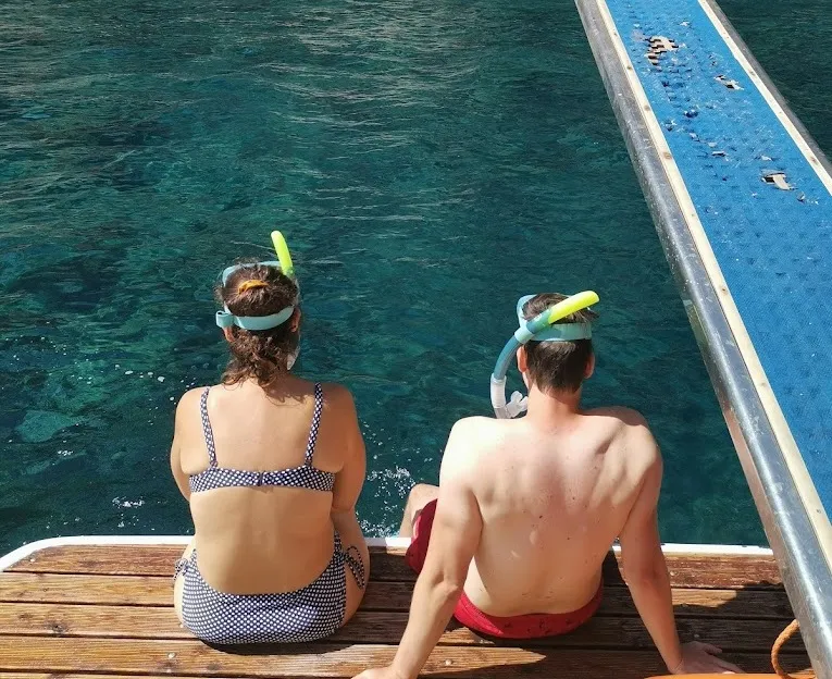 Gita in yacht di gruppo tra le cale di Pantelleria con pranzo a bordo