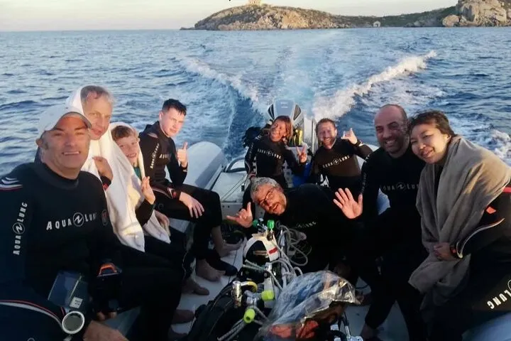 Escursione in barca con snorkeling a Capo Carbonara da Villasimius