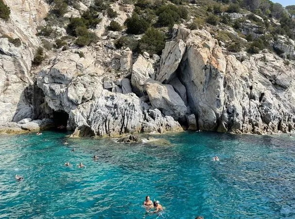 Giornata in motonave lungo la costa sud dell'Elba da Marina di Campo