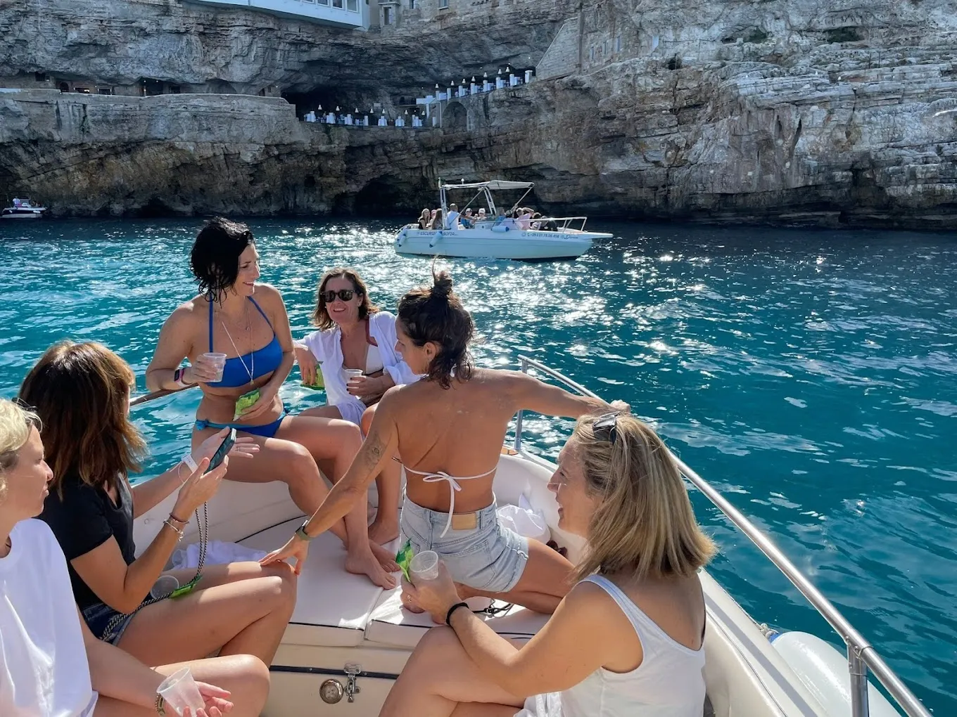 Gita in barca con snorkeling tra le grotte da Cala Ponte Marina