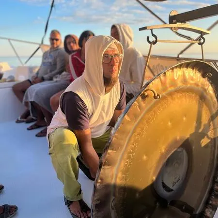 Gita in barca con aperitivo al tramonto lungo la costa del Conero da Numana
