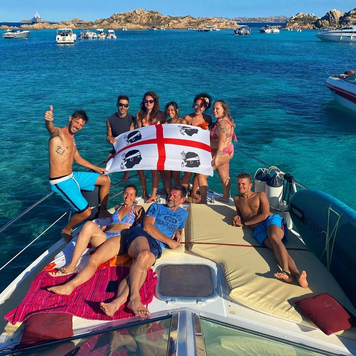 Escursione in barca giornaliera con degustazione a bordo alle isole di La Maddalena e Spargi