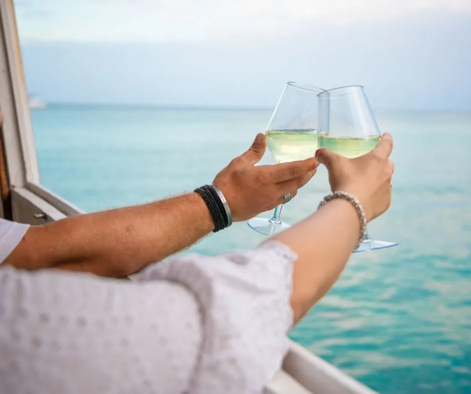 Aperitivo in barca al tramonto con soste bagno a Porto Cesareo