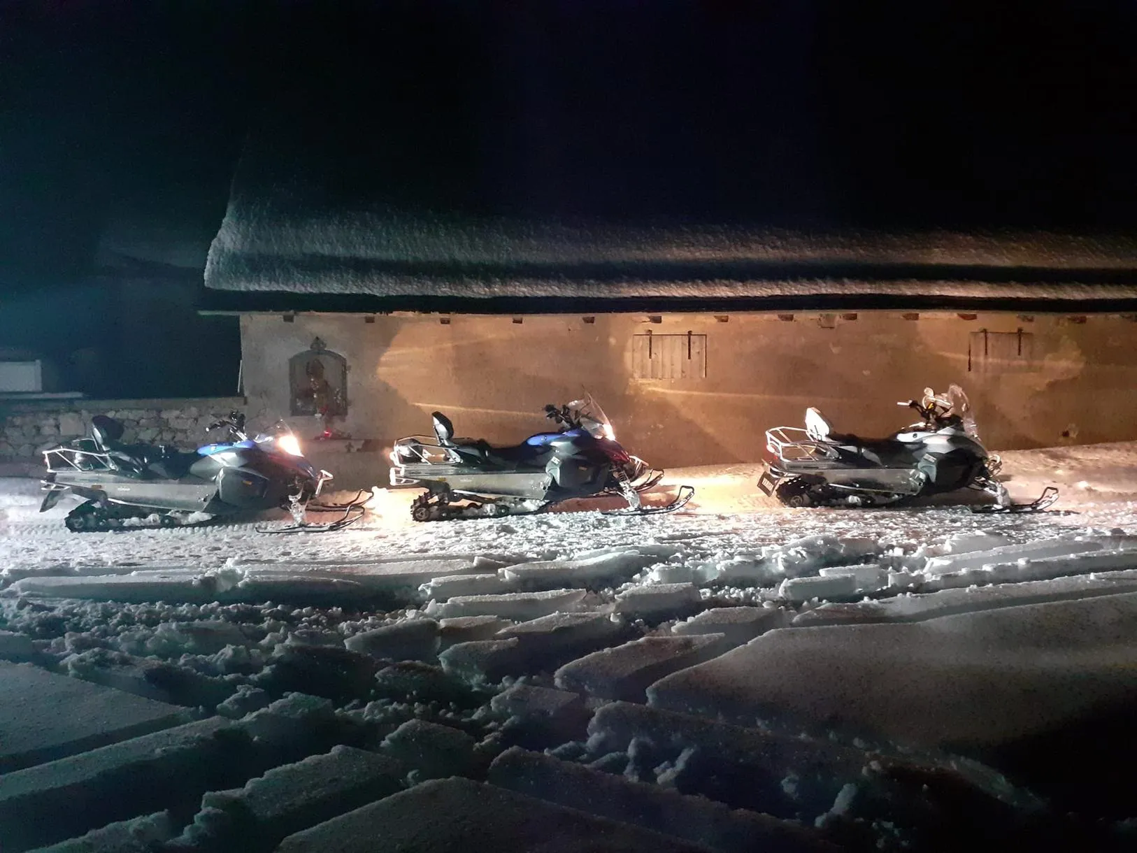 Escursione in motoslitta con cena in rifugio a Sauris