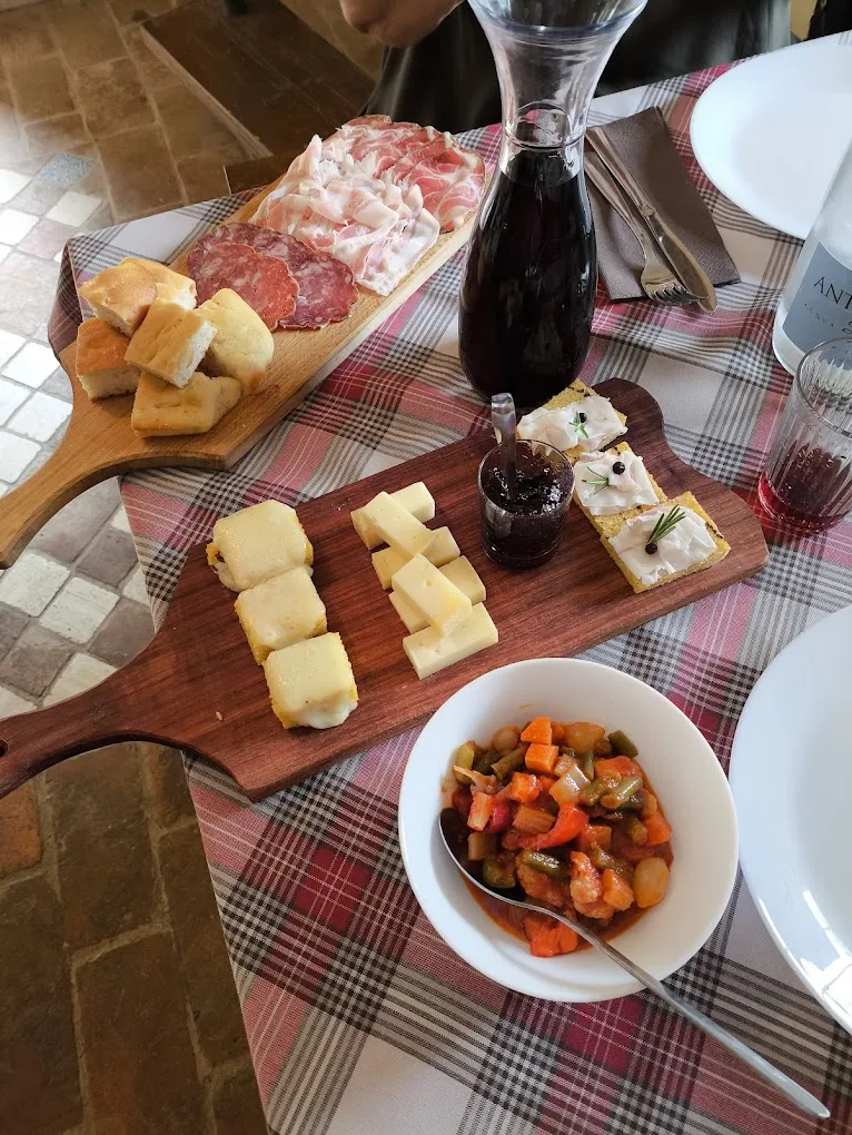 Pranzo con menù tipico all'Agriturismo Ca di Franchì a Bracca in Val Seriana
