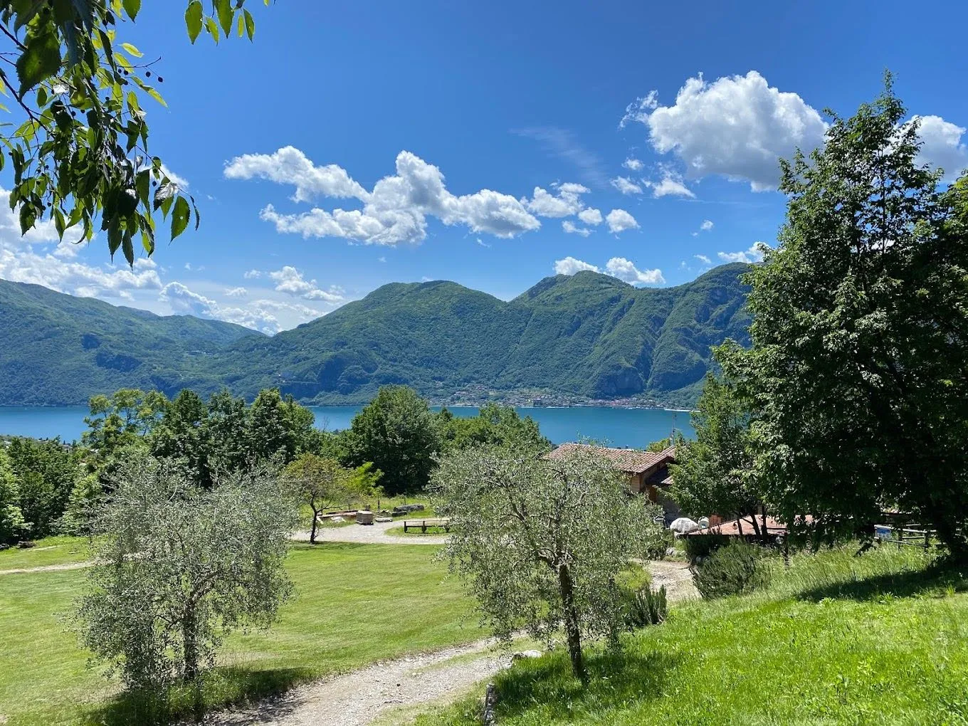 Pranzo tipico in agriturismo vista lago sopra Lecco