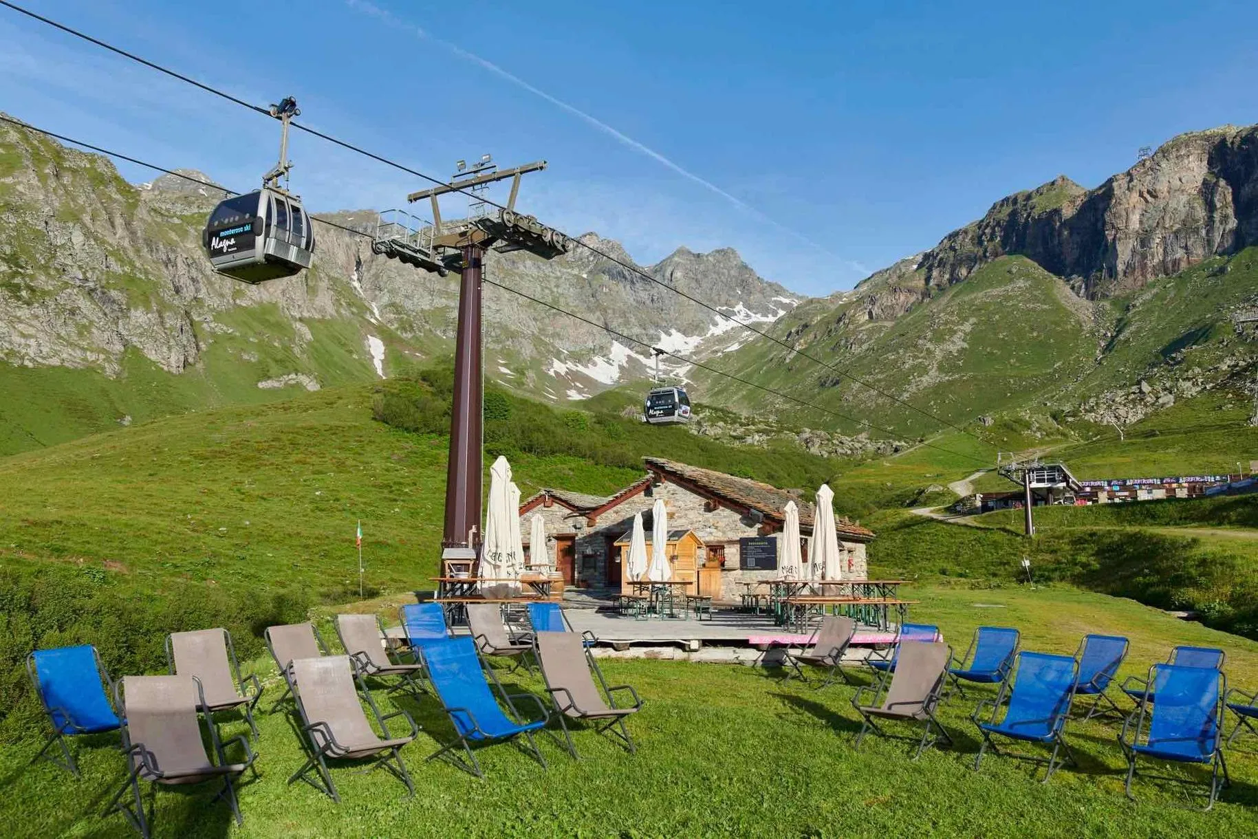 Pranzo in rifugio sotto il Monte Rosa ad Alagna Valsesia
