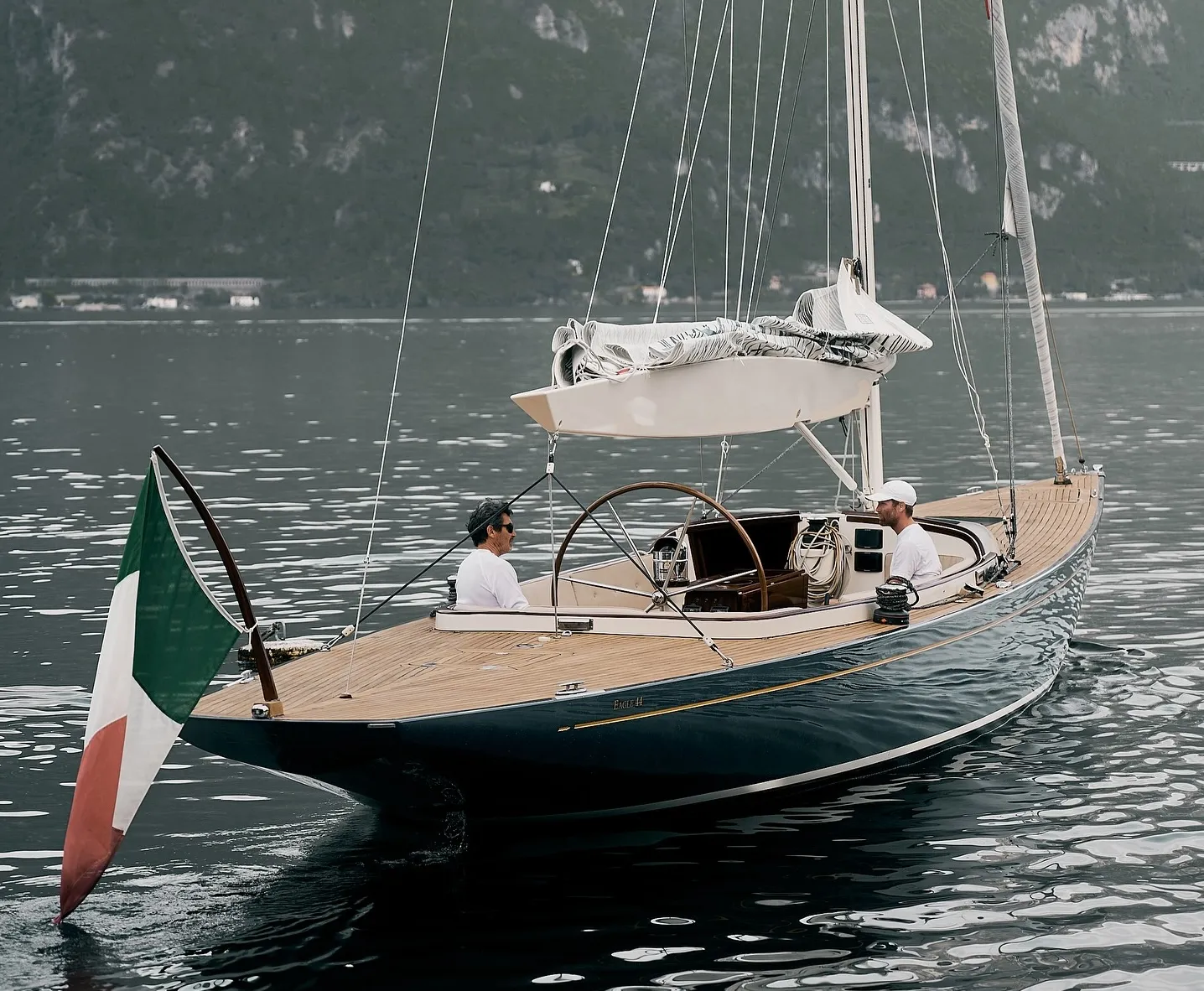 Escursione privata in yacht a vela Eagle 44 da Bellagio