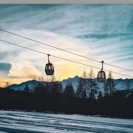 Cena in baita sulle piste con salita in ovovia a Madesimo