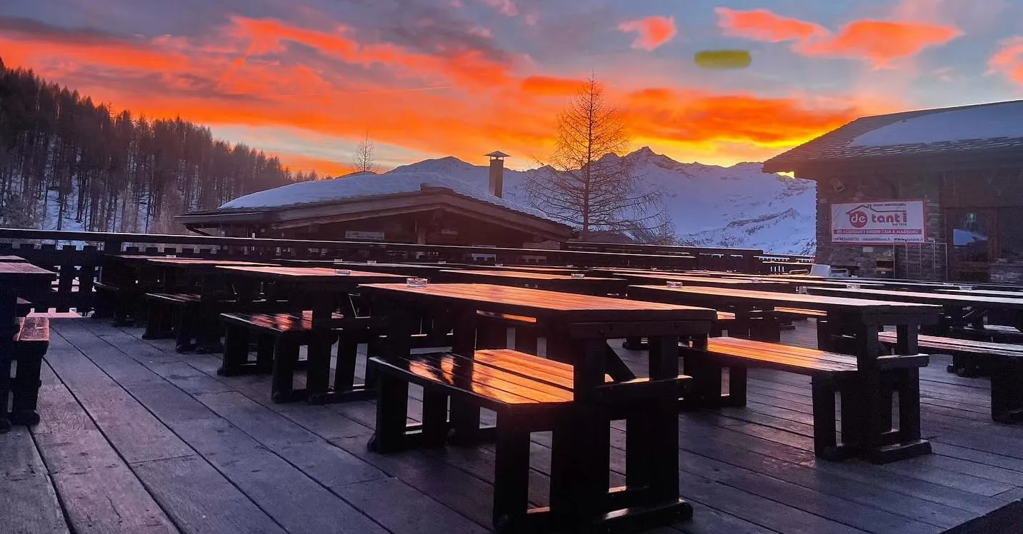 Cena in baita sulle piste con salita in ovovia a Madesimo