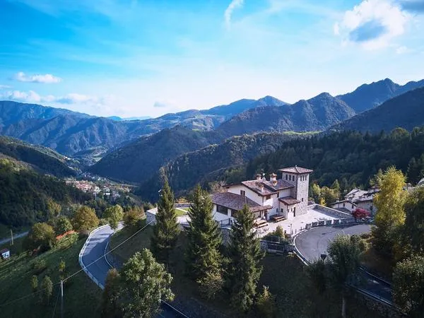Pranzo tipico bergamasco con vista sulla Val del Riso a Oneta