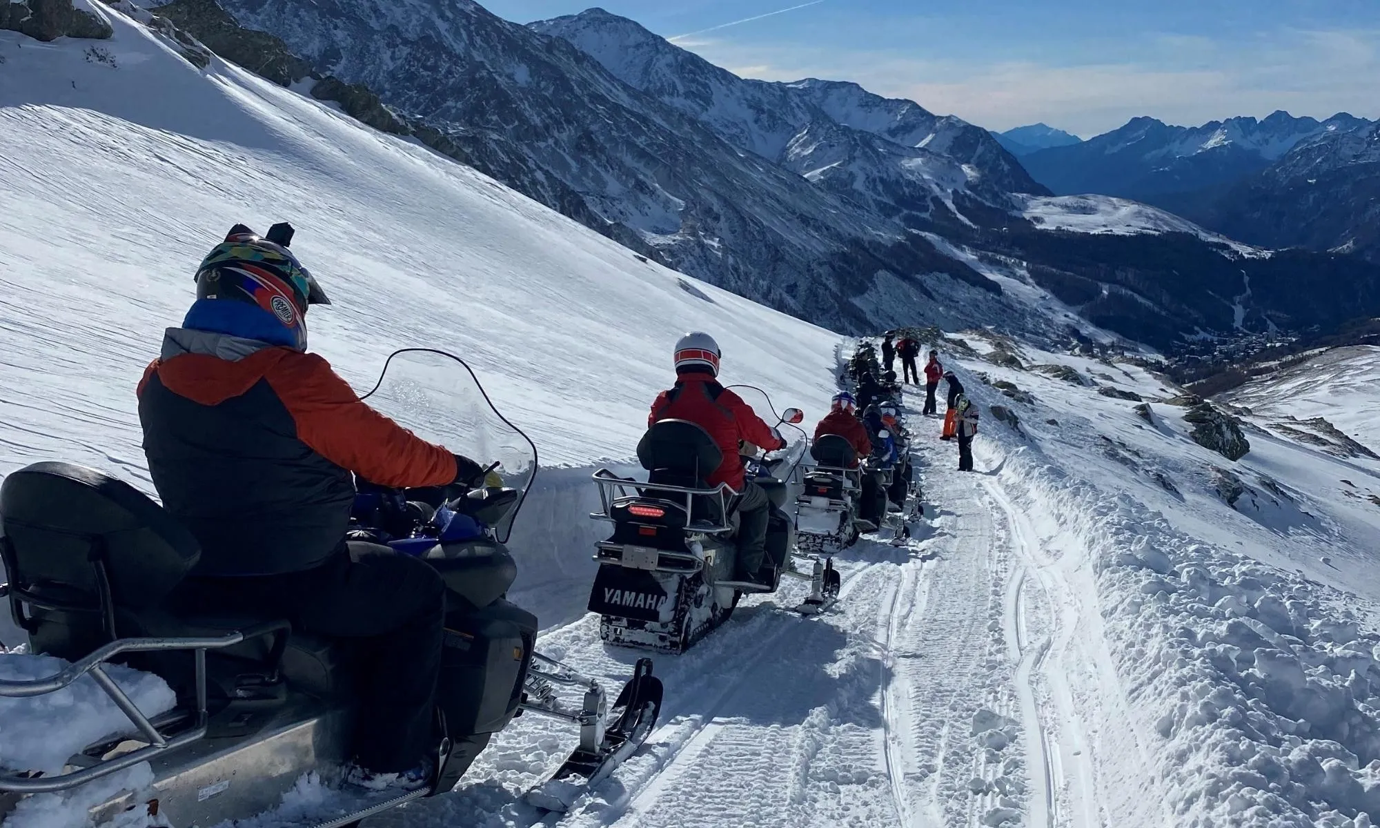 Pranzo in baita con trasporto in motoslitta a Madesimo in Alta Valle Spluga
