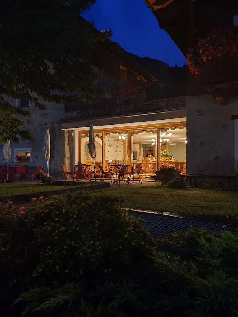 Cena in baita tipica a Valdidentro fuori Bormio
