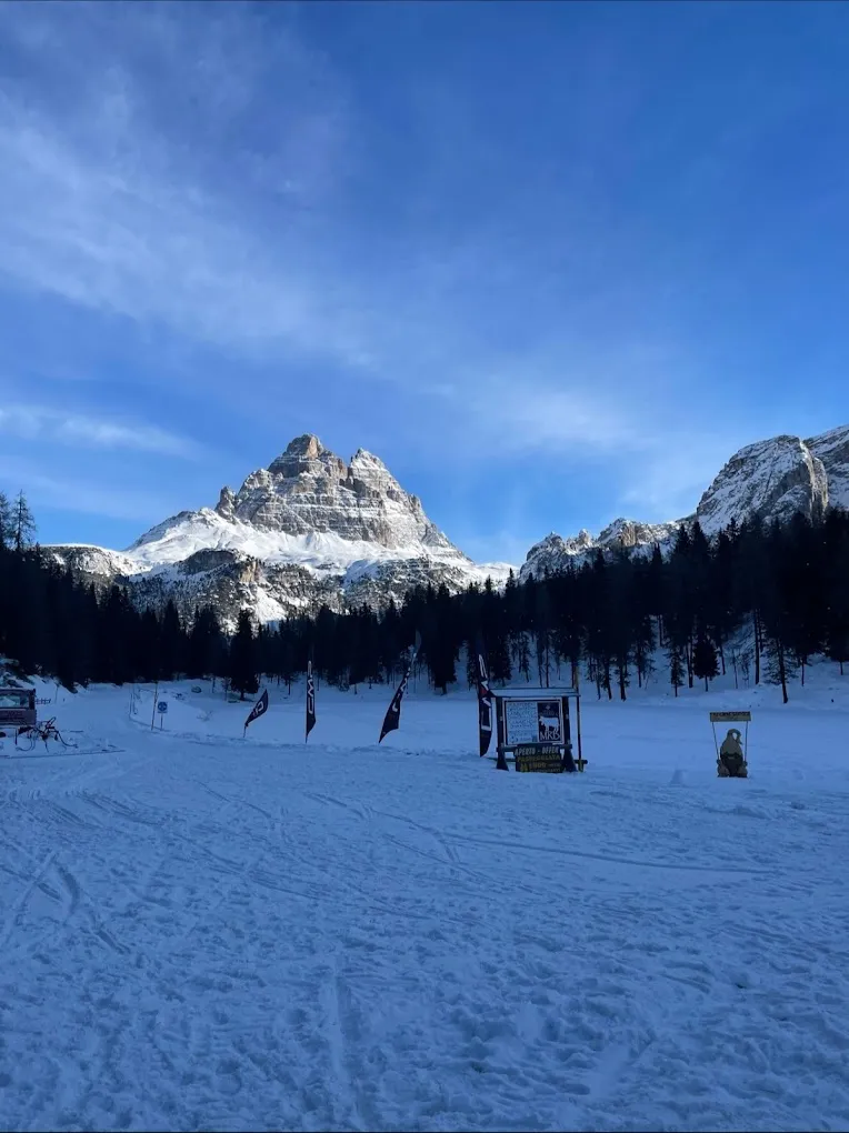 Pranzo in baita al Lago Antorno a Misurina sotto le Tre Cime di Lavaredo