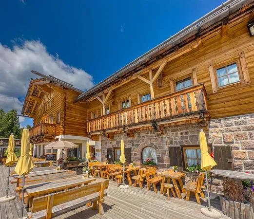 Pranzo in rifugio allo Chalet Resciesa sopra Ortisei in Val Gardena