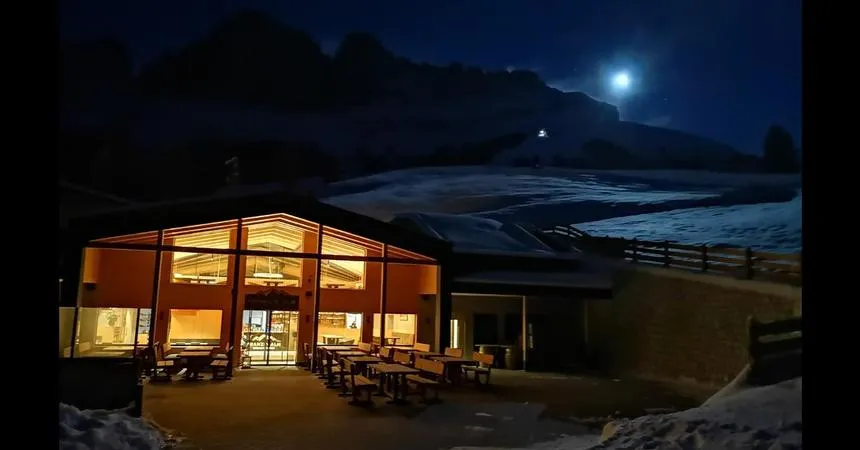 Cena in baita a Carezza con vista sul Catinaccio e Latemar