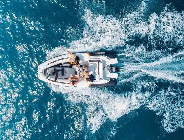 Noleggio gommone senza patente nautica da Porto Venere