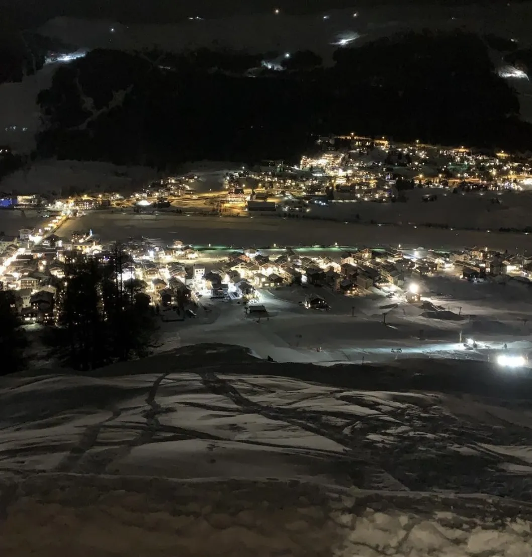 Cena in baita sulle piste a Livigno con trasporto in motoslitta