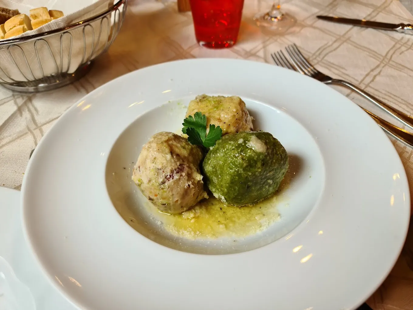 Cena in rifugio al Passo San Pellegrino a Falcade
