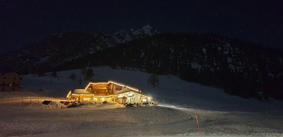 Cena in baita con trasporto in motoslitta a Claviere in Alta Val di Susa