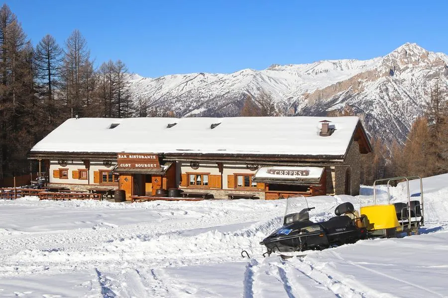 Pranzo in rifugio con trasporto su motoslitta a Sauze d'Oulx in Val Susa