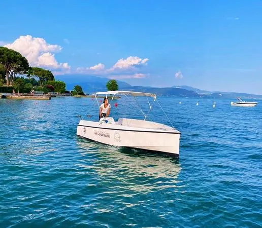 Noleggio barca elettrica grande senza patente nautica