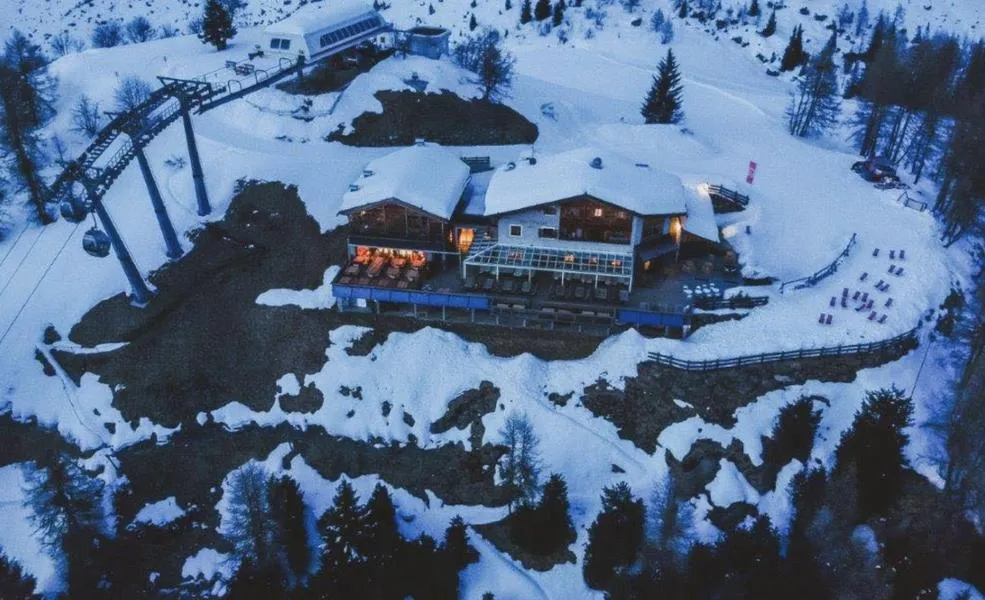 Cena al Rifugio Col Pradat con trasporto su gatto delle nevi fuori Corvara