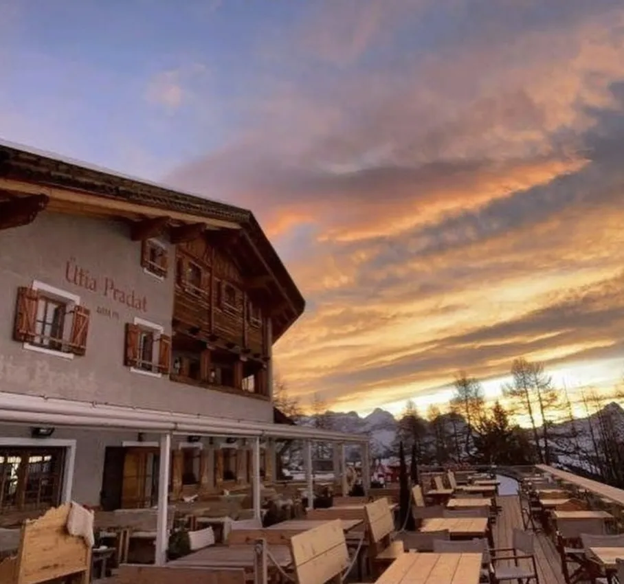 Cena al Rifugio Col Pradat con trasporto su gatto delle nevi fuori Corvara