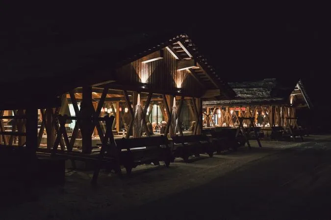 Cena al Rifugio Burz con trasporto su gatto delle nevi o motoslitta ad Arabba