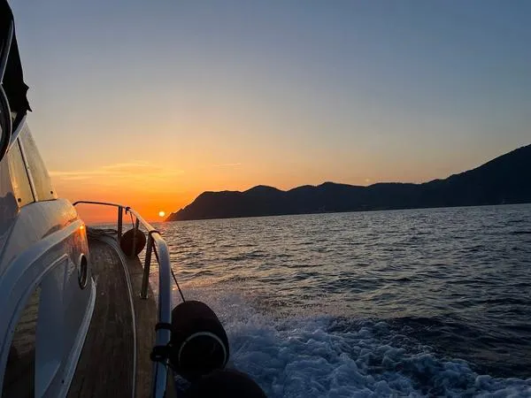 Tour in barca delle Cinque Terre al tramonto da Levanto