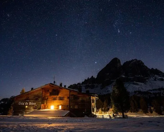 Notte al Rifugio Ütia de Börz nel Parco Naturale Puez-Odle a San Martino in Badia