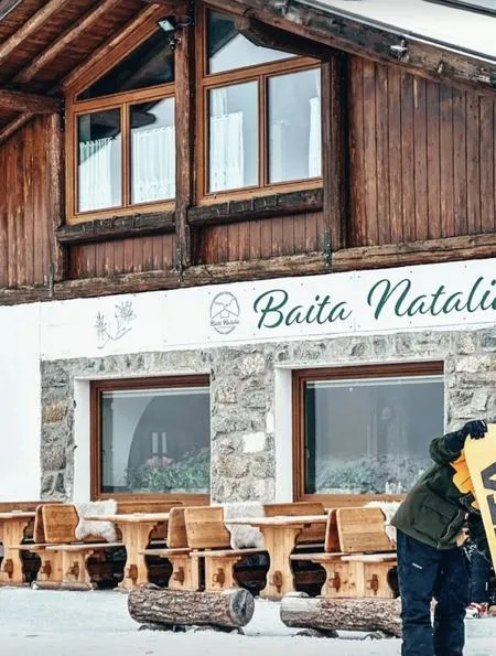 Pranzo in baita a Madonna di Campiglio con vista sulle Dolomiti del Brenta